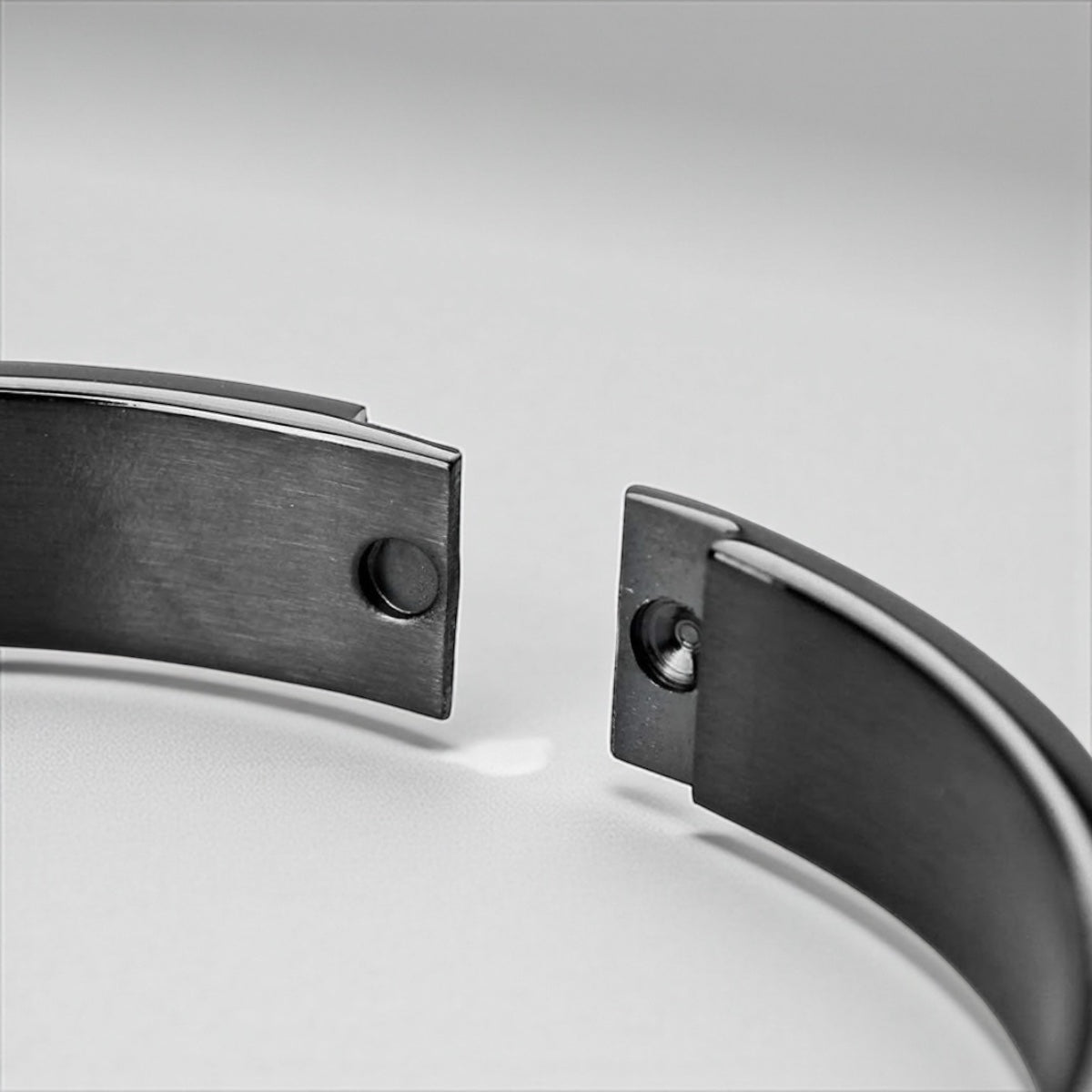 Personalized Oval Bangle Bracelet | Seamless Hinged Cuff | Name Engraved | Unisex Gift Jewelry